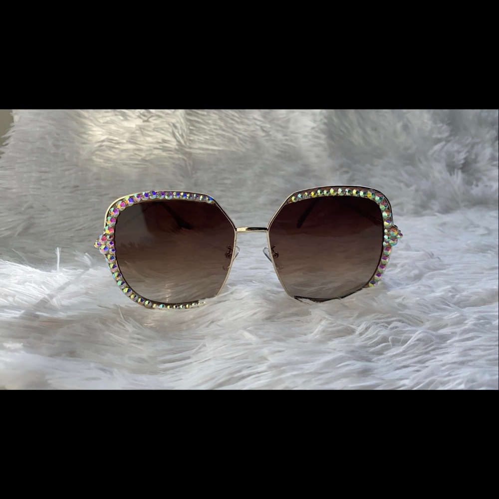***NWOT***Tan Lens Rhinestone Sunglasses